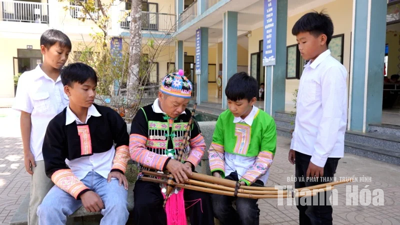 Người giữ hồn khèn Mông