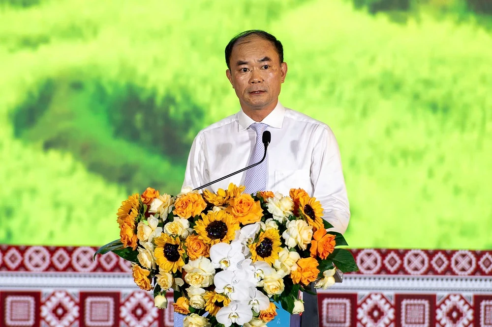 Rực rỡ đêm khai mạc Liên hoan Văn hóa truyền thống các dân tộc thiểu số