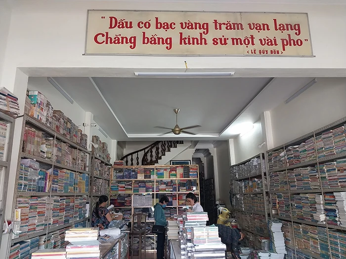 Sách giáo khoa cũ ở nhà sách cũ